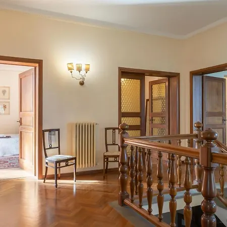 Villa Fiorentini 10, Emma *